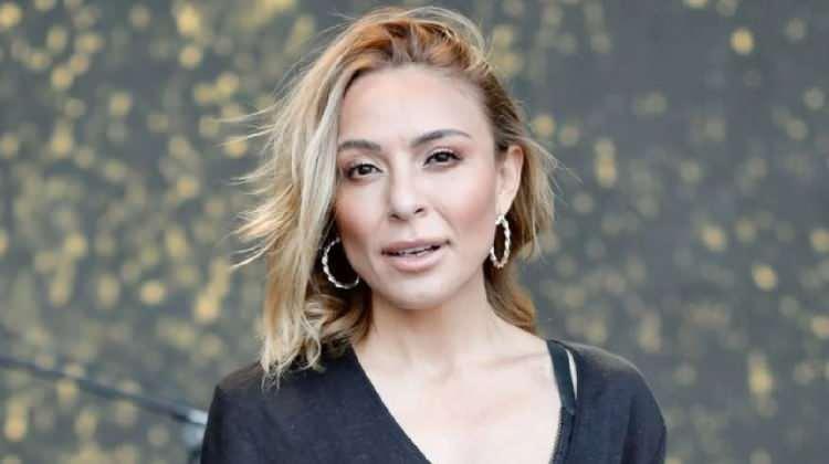 <p><span style="color:#800000"><strong>DAHA ÖNCE DE BAYILMIŞTI</strong></span></p>
<p><span style="color:#000000">Sali, geçtiğimiz yıllarda İstanbul Beylikdüzü konserinde de rahatsızlanmış ve bayılmıştı. </span></p>