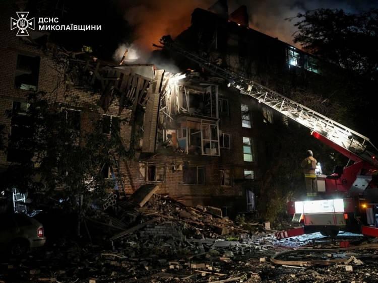 <p>Klimenko, saldırılarda 3'ü çocuk 12 kişinin öldüğünü, 60'tan fazla kişinin yaralandığını belirtti.</p>

<p>Ukrayna İçişleri Bakanı Klimenko, ülkenin farklı bölgelerindeki arama kurtarma çalışmalarının sürdüğünü kaydetti.</p>

<p> </p>

<p> </p>
