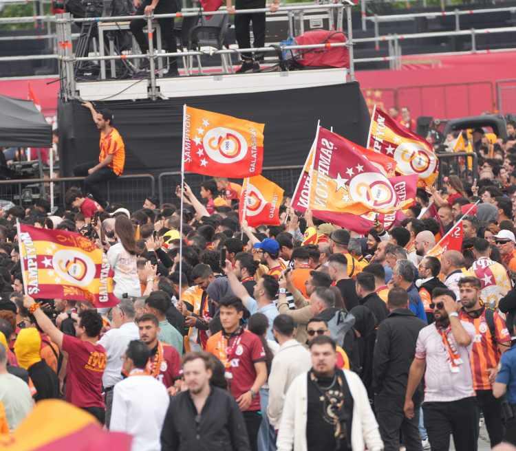 <p>Galatasaray, Trendyol Süper Lig'de şampiyonluğunu Yenikapı Miting Alanında kutladı.</p>