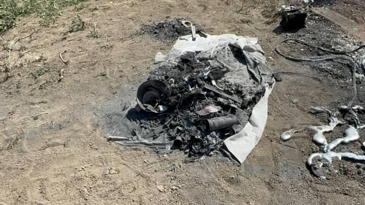 <p>İhbar üzerine bölgeye jandarma ekipleri sevk edildi. Yapılan incelemede, kamyonette Remzi Sati ve oğlu Muhammed’in cansız bedenleri bulundu. Baba ve oğlunun cenazeleri, otopsi için Adli Tıp Kurumu morguna götürüldü.</p>