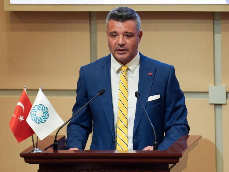 <p>Çok adaylı bir seçime gitmeye hazırlanan Fenerbahçe'de Hakan Bilal Kutlualp ve Mahmut Uslu'nun yanı sıra Sadettin Saran'ın da başkanlığa aday olacağı iddia edildi.</p>
