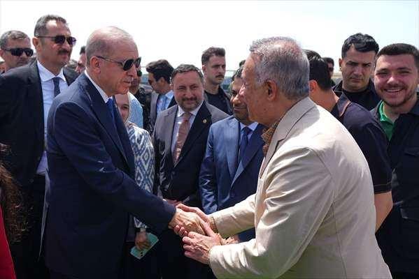 <p>Cumhurbaşkanı Recep Tayyip Erdoğan, Atatürk Havalimanı'nda yapılan 7. Etnospor Kültür Festivali'ni ziyaret etti.</p>