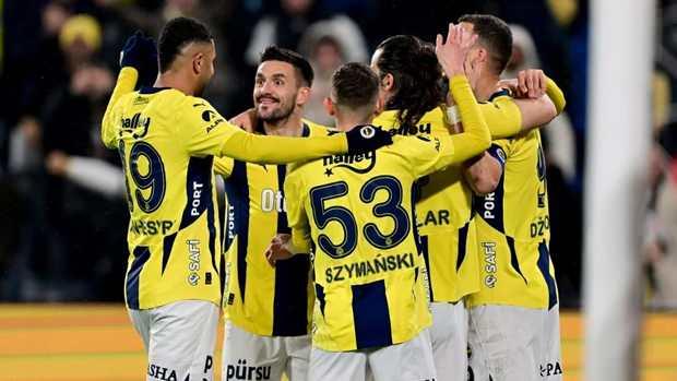 <p>Sarı-lacivertliler, 2024-2025 Trendyol Süper Lig sezonunu ikinci sırada tamamlayarak UEFA Şampiyonlar Lig'ne 3. ön eleme turundan katılacak.</p>
<p></p>