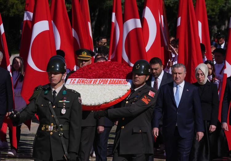 <p>Milli mücadelenin başladığı gün olarak kabul edilen bu tarihi günde ilk tören Anıtkabir'de yapıldı.</p>
<p> </p>