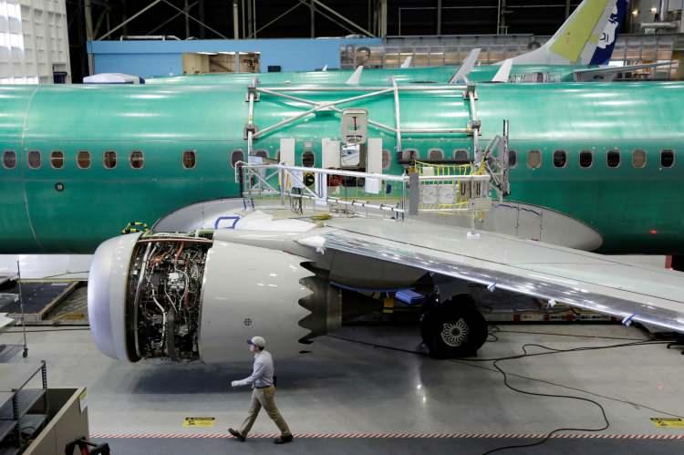<p>ABD Adalet Bakanlığı, havacılık firması Boeing ile firmanın 2018’de Endonezya’da, 2019’da ise Etiyopya’da meydan gelen ve 346 kişinin yaşamını yitirdiği '737 Max' uçak kazalarıyla ilgili dolandırıcılık davasında cezai kovuşturmadan kaçınmasını sağlayacak bir anlaşma yaptı.</p>
