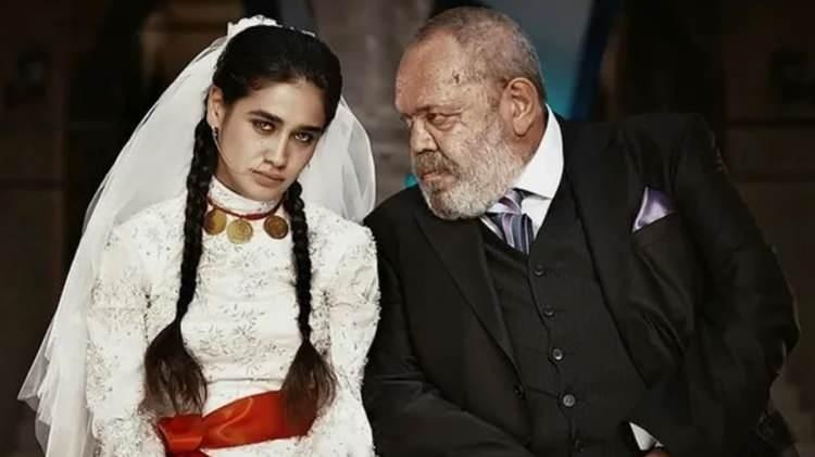 <p>Geçtiğimiz günlerde darp edildiği öne sürülen eski oyuncu Meltem Miraloğlu bu defa evlendiği haberleriyle sosyal medyada gündem oldu. </p>