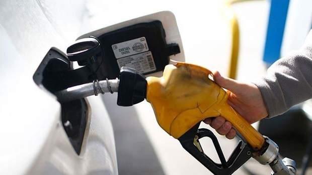<p>Döviz kuru ve Brent petrol fiyatlarındaki değişimlerle birlikte benzin, motorin ve LPG fiyatları gündemde öne çıkıyor.</p>
<p> </p>