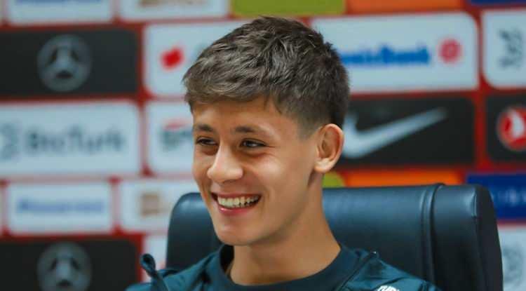 <p><em><strong>Futbolcu Arda Güler'in İstanbul Beykoz'dan aldığı 3 milyon dolarlık villa, sosyal medyada gündem oldu.</strong></em></p>