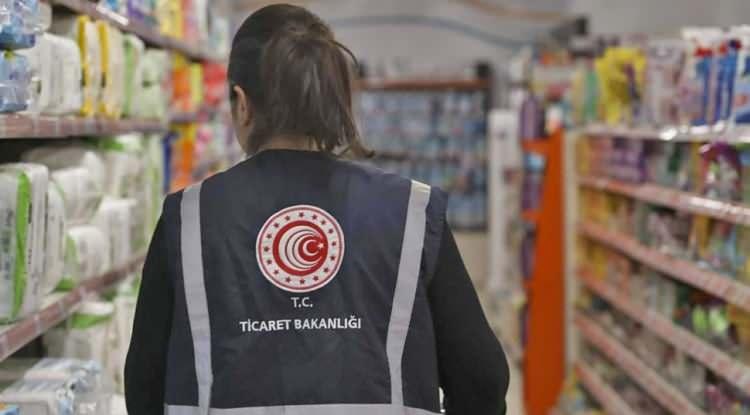 <p>Gerekçe olarak; <strong>"Masa Altında Keskin Kenarlar Ve Köşeler Mevcuttur. Masa Altında 7 Mm İla 12 Mm Arasında Ve Derinliği 10 Mm'den Fazla Olan Açık Uçlu Boru Mevcuttur."</strong> denildi.</p>
