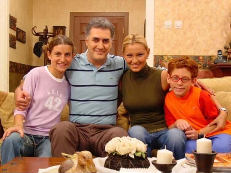 <p><span style="color:#000000">Furkan Kızılay, 2002-2003 yılları arasında ekranlara gelen, başrollerini Pınar Altuğ Atacan ve Tamer Karadağlı'nın paylaştığı Çocuklar Duymasın dizisi ile oyunculuk kariyrine adım atmıştı. </span></p>