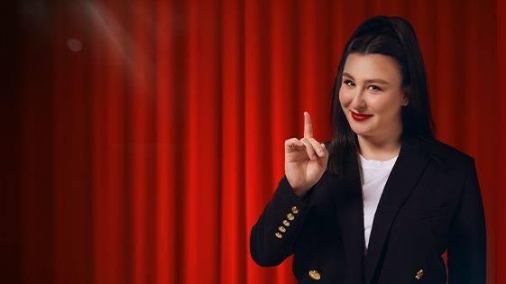 <p>Sık sık Bostancı Gösteri Merkezi'nde sahne olan ünlü komedyen Yasemin Sakallıoğlu verdiği sahne öncesi verdiği röportajda kendisiyle ilgili samimi açıklamalarda bulundu. </p>