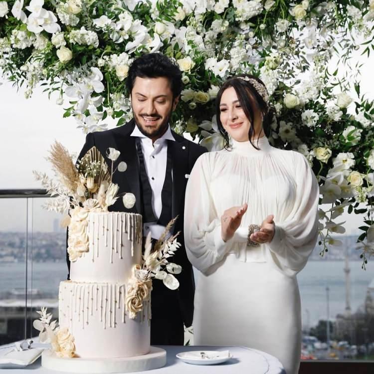 <p>"EŞİMLE ARAYI KAPATMAK İÇİN YAĞLANIYORUM!"</p>

<p>"Bir gün beni bu röportajda zayıf göreceksiniz. 82 kiloyum. Kafaya da takıyorum. İnsan neyin esprisini yapıyorsa onu kafaya takıyordur bence" diyen ünlü isim, şöyle devam etmişti:</p>
