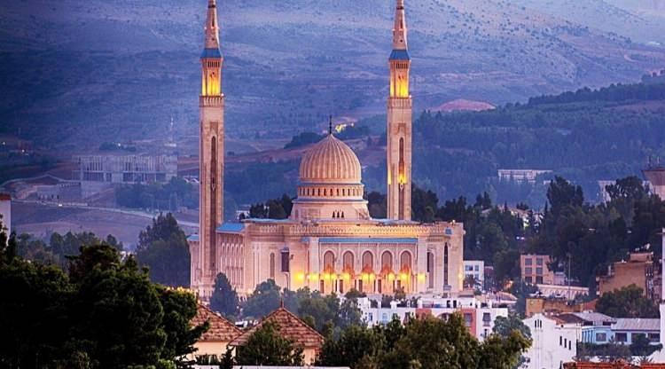 <p><strong><span style="color:#B22222">33) EMIR ABDELKADER CAMİİ </span> | 15 BİN</strong></p>
<p> </p>
<p>Cezayir</p>