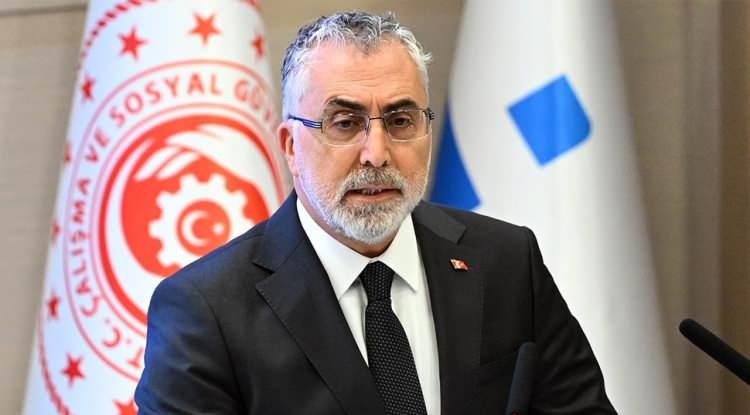 <p>Çalışmalara devam ettiklerini belirten Çalışma ve Sosyal Güvenlik Bakanı Vedat Işıkhan, <em><strong>"İnşallah Haziran, Temmuz ayında altyapısını hazırladıktan sonra teklifi Ekonomi Koordinasyon Kurulu'na getireceğiz. İçeriğini daha netleştirmedik, analiz yapmamız gerekiyor. Ev kadınlarının emeklilik hakkını, sınırını iyi bilmemiz lazım. Kaç çocuğu var, engelli olup olmadığı, hizmet süresi gibi kriterlere bakacağız. Cumhurbaşkanımızın müjdesiydi, 2028 gelmeden tamamlayacağız." </strong></em>şeklinde konuştu.</p>