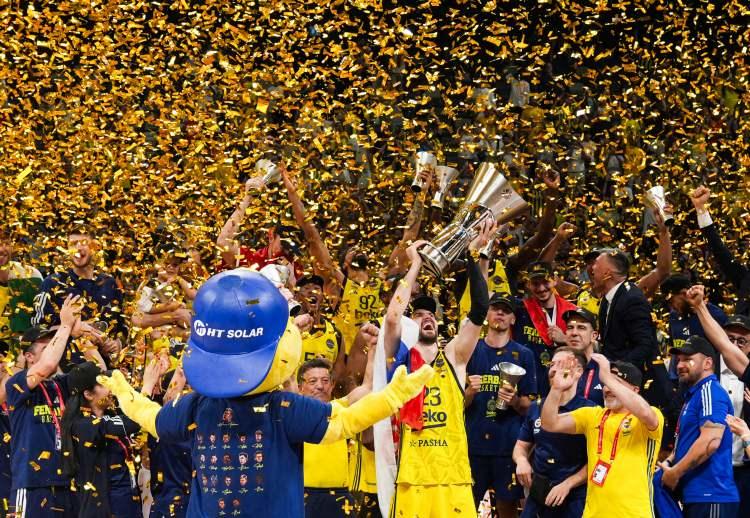 <p>Fenerbahçe Beko, THY EuroLeague finalinde Monaco'yu mağlup ederek tarihinde ikinci kez Avrupa şampiyonu oldu. Fenerbahçe Beko takımı, Birleşik Arap Emirlikleri'nin başkenti Abu Dabi'de kupa sevinci yaşadı.</p>
