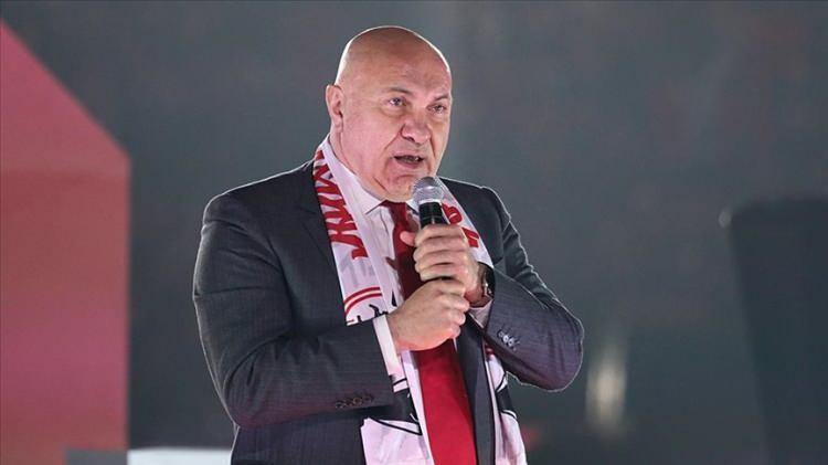 <p><span style="color:#B22222"><strong>10. Yüksel Yıldırım</strong></span></p>
<p> </p>
<p><br />
<br />
Samsunspor Başkanı'dır. Dünya'nın en büyük madencileri ve lojistik firmalarının yer aldığı Corex Holding'in sahibidir.</p>
<p> </p>
<p>900 milyon dolar serveti bulunur. Samsunspor'un bu yıl Avrupa'ya gitmesinde etkin rol oynamıştır.</p>
