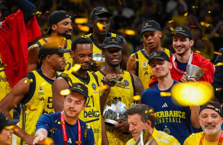 <p>Kupayı 2017'de de kazanan Fenerbahçe, böylece ikinci kez bu organizasyonda şampiyonluğa ulaşmış oldu.</p>