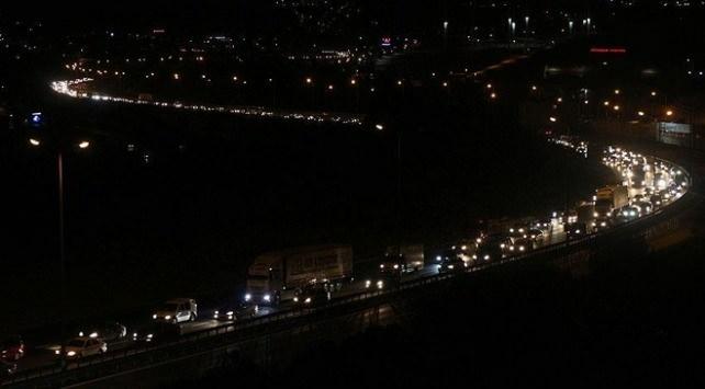 <p><strong>23. Kocaeli Anadolu Otoyolu -</strong></p>

<p> </p>

<p>Kirazlıyalı Mevkisi</p>
