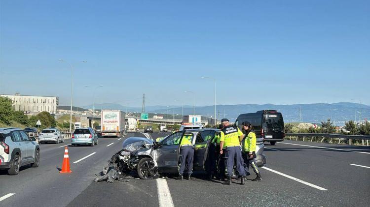 <p><strong>21. Kocaeli Anadolu Otoyolu -</strong></p>

<p>Önder Caddesi Kesişimi</p>

<p> </p>

<p>- Derince Mevkisi</p>
