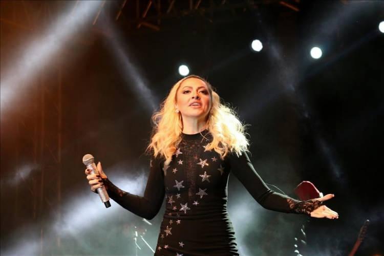 <p><strong><span style="color:#B22222">HADİSE</span> | SİVAS (aslen), Belçika doğumlu</strong></p>