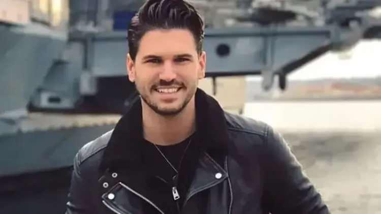 <p><strong><span style="color:#B22222">TOLGAHAN SAYIŞMAN&nbsp;</span> |&nbsp; İSTANBUL</strong></p>
