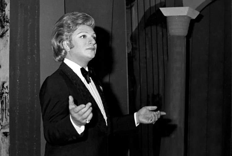 <p><strong><span style="color:#B22222">ZEKİ M&Uuml;REN</span>&nbsp; |&nbsp; BURSA</strong></p>
