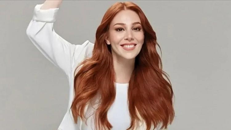 <p><strong><span style="color:#B22222">ELÇİN SANGU</span> | İZMİR</strong></p>