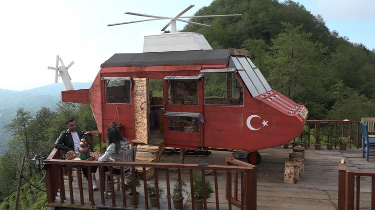 <p><span style="color:#A52A2A"><strong>3 AYDA YAPTI </strong></span></p>
<p>Yaklaşık 3 aylık bir sürede tamamladığı ahşap helikopter ile dikkat çeken Şimşek, yapısının ismini ise <strong>"Lazkopter"</strong> koydu.</p>