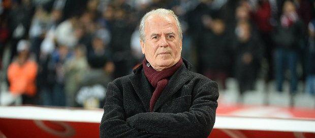 <p>Mustafa Denizli<br />
<br />
Toplam Kupa: 7</p>