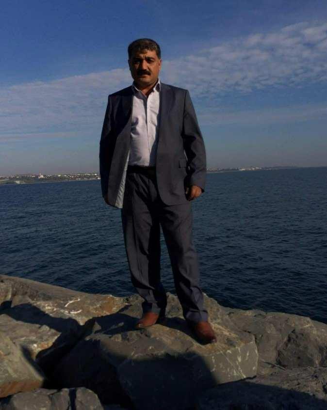 <p>Soruşturma kapsamında baba ile oğlunun cesedi otopsi işlemlerinin ardından İstanbul Adli Tıp Kurumuna, yanan araçta ve araca 500 metre mesafede bulunan 7 boş mermi kovanı ile yanmış telefon, kartvizit, el feneri gibi deliller de incelenmek üzere Van Jandarma Kriminal Laboratuvarı Müdürlüğüne gönderildi.</p>
<p> </p>