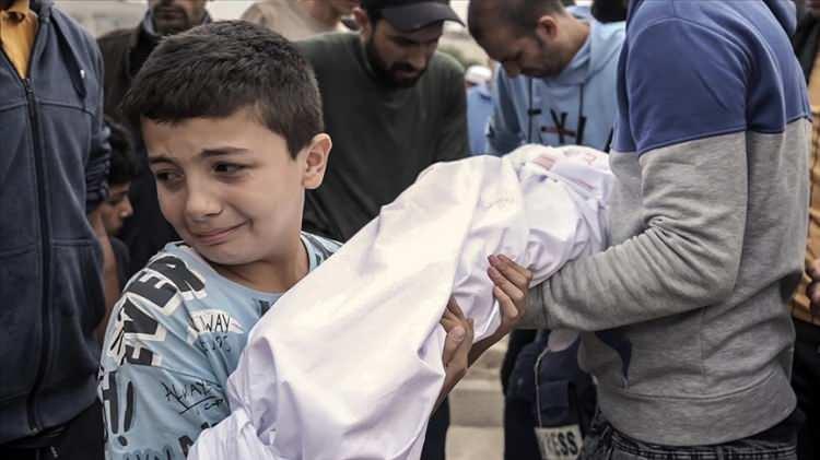 <p>Yardım paketini "Tel Aviv'in kendini Tahran'a karşı koruması" ile gerekçelendiren Biden, bu paket sayesinde İsrail'in azalan silah stoklarını yenileyeceğini kaydederek "Benim, İsrail'in güvenliğine olan taahhüdüm sarsılmaz." diye konuşmuştu. </p>