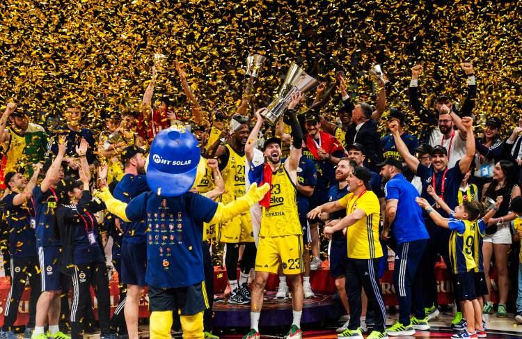 <p>Basketbol THY Avrupa Ligi Dörtlü Final organizasyonunun şampiyonluk maçında Fenerbahçe Beko ile Monaco takımları, Birleşik Arap Emirlikleri'nin başkenti Abu Dabi'deki Etihad Arena'da karşılaştı.</p>