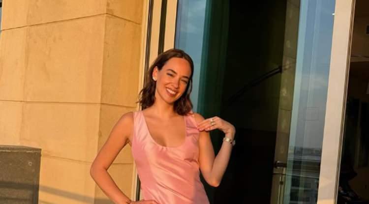 <p>Ünlü oyuncunun avukatı İsmail Filiz,<strong><em> "Müvekkilim Seda Bakan Erel'in Instagram hesabına yasa dışı olarak girilmiş ve kamuoyu nezdinden olumsuz düşüncelere sebebiyet veren beğeni ve yorumlarda bulunulmuştur. Kötü niyetli ve spekülasyona yol açan bu kişi / kişiler hakkında savcılığa suç duyurunda bulunacağımızı kamuoyuna duyururuz" </em></strong>şeklinde açıklamada bulundu.</p>
