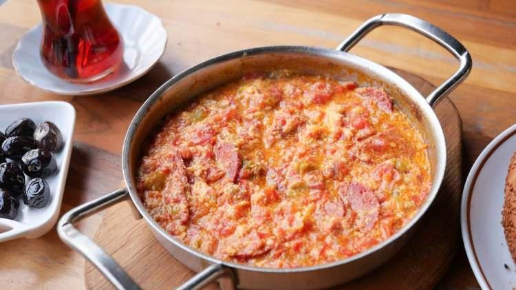 <p>Menemen Belediyesi'nin bir süredir Menemen yemeğinin tescilini almaya yönelik çabaları sonuç verdi.</p>