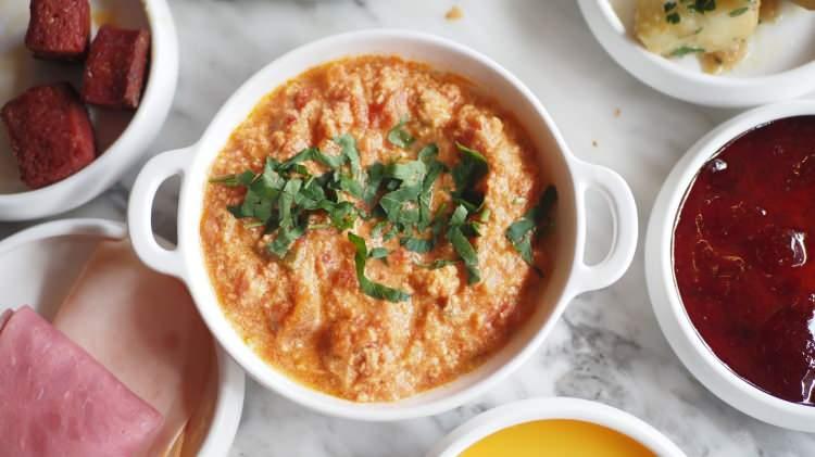 <p><strong><em>"Haklıydık, Başardık!</em></strong></p>
<p><strong><em>Artık resmî: Menemen’in doğum yeri MENEMEN!</em></strong></p>
<p><strong><em>Yılların emeği, lezzetin anavatanı coğrafi işaretle tescillendi.<br />
Bu gurur hepimizin!</em></strong></p>
<p><strong><em>Menemenimize hayırlı, uğurlu olsun."</em></strong></p>