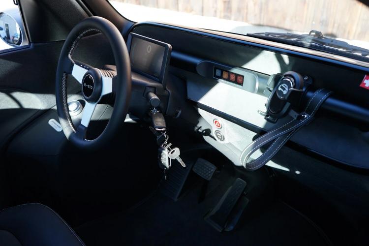 <p>Microlino, normal eletkrikli otomobillerden ziyade mikrobolite segmentindeki küçük elektrikli araçlar üreten bir firma olarak karşımıza çıkıyor.</p>