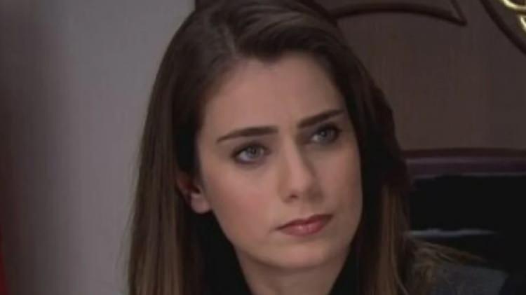 <p>Batur, 1999 yılında Düzce’de meydana gelen büyük depremde kız kardeşini kaybettiğini anlatarak, kardeşinin Okan Buruk hayranı olduğunu söyledi. Kardeşinin, deprem öncesinde hazırladığı çantada Okan Buruk’a yazılmış bir mektup bulunduğunu dile getiren Batur, yaşadıklarını şu sözlerle aktardı.</p>