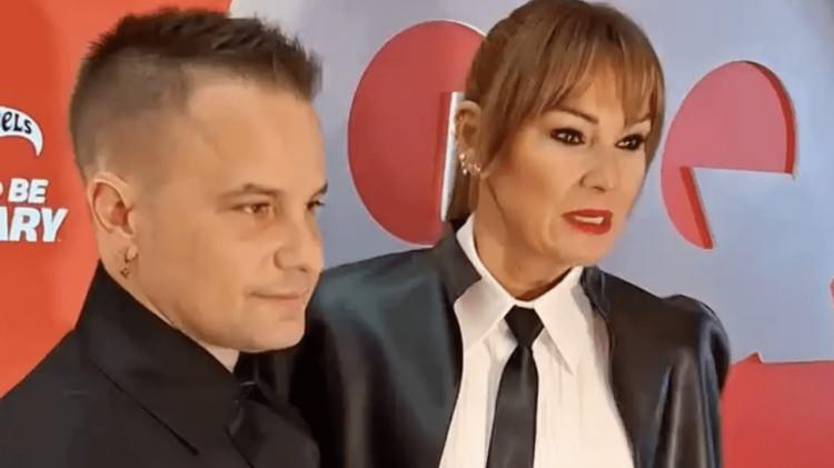 <p>Denizli'nin Çivril ilçesinde faaliyet gösteren yaş mama ve konserve üretimi yapan firma ile ünlü oyuncu Yağmur Atacan'ın sahibi olduğu evcil hayvan mama şirketi, 1 yıl önce ticari çalışmalara başladı. </p>