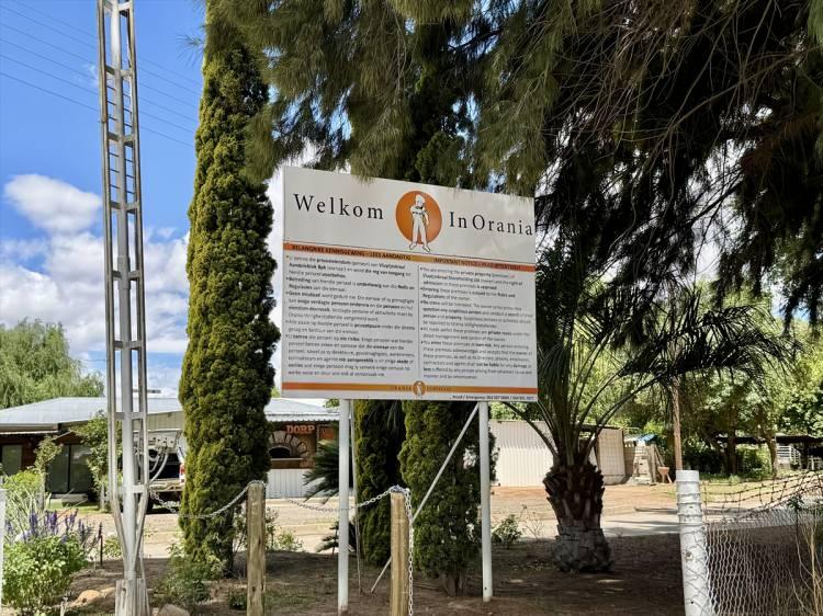 <p>Elon Musk'ın da mensubu olduğu Güney Afrikalı beyaz toplum, yüzyıllar önce Hollanda ve Britanya'nın Cape Kolonisi'ne yerleşen Avrupalıların soyundan geliyor.</p>