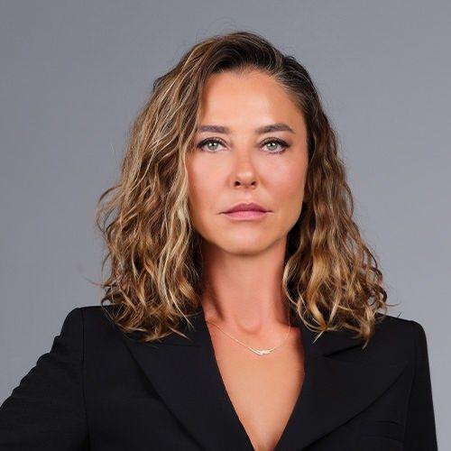 <p>Başrollerinde Ece Uslu, Açelya Elmas, Ruhi Sarı gibi isimlerin yer aldığı 'Sonsuz Bir Aşk' filmi 2022 izleyicilerle buluşmuştu. </p>
<p> </p>