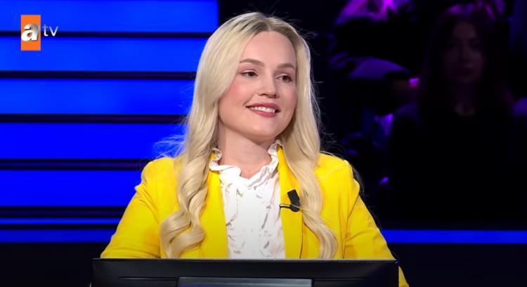 <p><span style="color:#800080"><strong>BİR FİLM HAYATINI DEĞİŞTİRDİ</strong></span></p>
