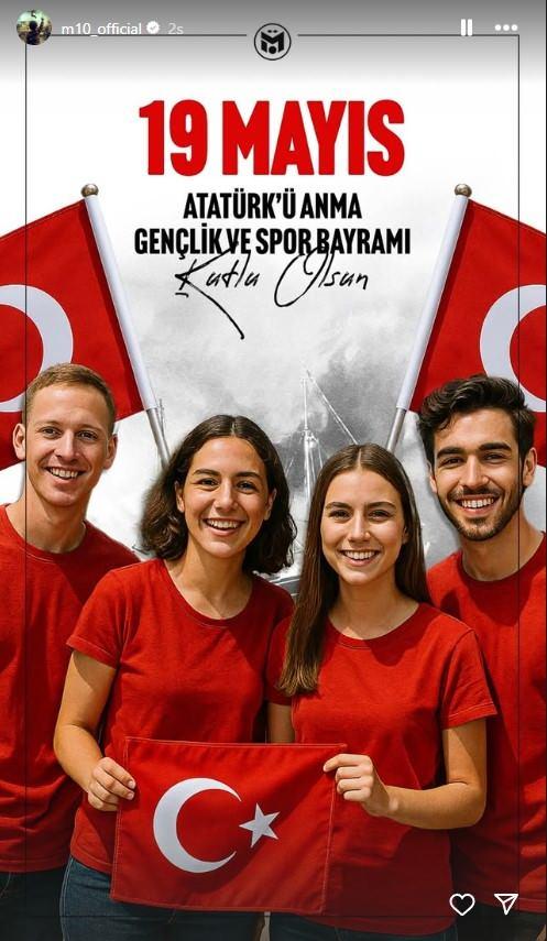 <p><span style="color:#000000"><strong>MESUT &Ouml;ZİL</strong></span></p>

<p><em><span style="color:#000000"><strong>"</strong>19 Mayıs Atat&uuml;rk'&uuml; Anma Gen&ccedil;lik ve Spor Bayramı kutlu olsun."</span></em></p>
