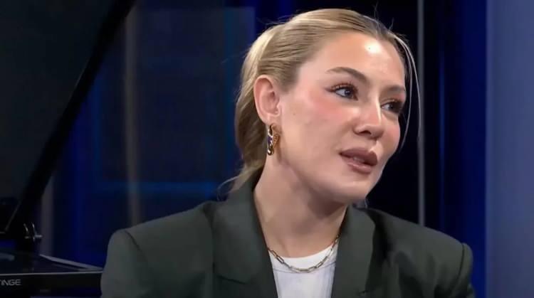 <p><span style="color:#000000"> Ege Kökenli, 'Yahşi Cazibe', 'Çalıkuşu', 'Güneşin Kızları', 'Kalp Atışı' ve 'Yasak Elma' gibi yapımlarla izleyici karşısına çıkmıştı.</span></p>