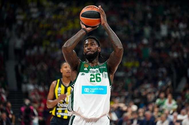 <p>Öte yandan Panathinaikos'un Fransız uzun forveti Mathias Lessort, maçın ardından Sport24'e verdiği demeçte defansif anlamda oyuna uyum sağlayamadıklarını vurgularken, Fenerbahçe'nin daha akıllı göründüğünü belirtti. </p>