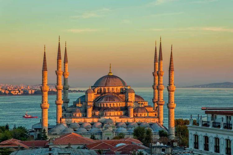 <p><span style="color:#B22222"><strong>TÜRKİYE </strong></span></p>

<p> </p>

<p> </p>

<p>89.000 (2023 Diyanet verisi)</p>

<p> </p>

<p> </p>

<p><strong>Not:</strong></p>

<p>Bu sayılar kesin değildir ve kaynaklara göre farklılık gösterebilir. Ayrıca bazı ülkelerde küçük mescitler, vakıf camileri veya kayıt dışı ibadethaneler sayılara dahil edilmeyebilir.</p>
