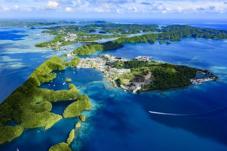 <p><span style="color:#B22222"><strong>Tuvalu, Nauru, Palau, Marshall Adaları (Pasifik’teki küçük ada devletleri)</strong></span></p>

<p> </p>

<p> </p>

<p>Nüfusları çok küçük (5.000 - 20.000 civarı) ve neredeyse tamamı Hristiyan.</p>

<p>Müslüman nüfus yok denecek kadar az.</p>

<p>Resmî cami yok.</p>
