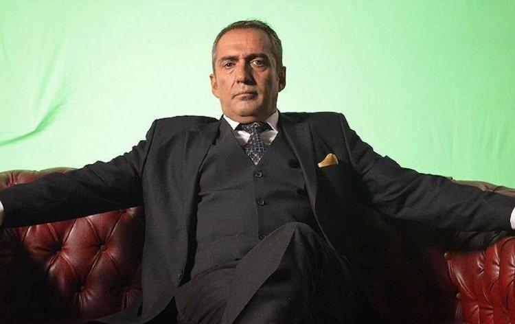 <p><span style="color:#FF0000"><strong>ALKIŞ TOPLAYAN BİR PROJEYE BAŞLAYACAK</strong></span></p>

<p><span style="color:#000000"><strong>Gazzeli &ccedil;ocukların ağzından yazılmış ve 5 dilde d&uuml;nyanın farklı &uuml;lkelerine g&ouml;nderilecek mektupların yer aldığı bir proje &uuml;st&uuml;nde &ccedil;alıştığını s&ouml;zlerine ekleyen Bing&ouml;l, "Gazze'nin &uuml;zerine yağan bombaların yerine ben de Avrupa'da şehirlerin &uuml;zerinden u&ccedil;aklarla Filistinli &ccedil;ocukların yazdığı bu mektupları atmak isterdim." diyerek tepki g&ouml;sterdi.</strong></span></p>
