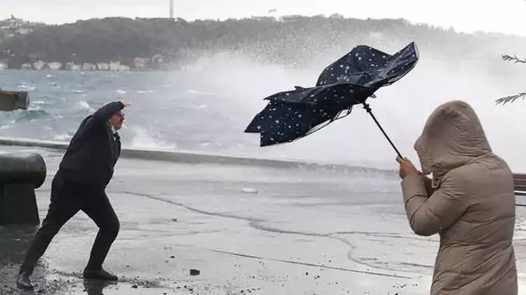 <p>İstanbul'da 3 gün sıcaklık 30 derece. Pazar akşamı gelecek kuvvetli yağmur 3 gün devam edecek. Hafta başı sıcaklık 20 dereceye düşecek. Ankara 4 gün 30 derecenin üzerinde.</p>

<p> </p>

