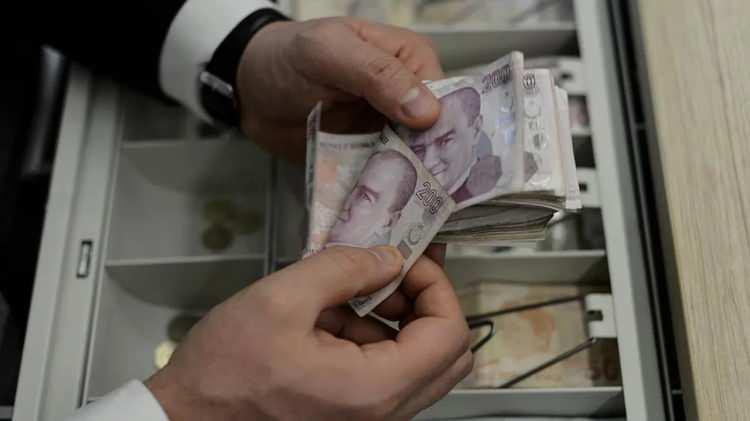 <p><strong>Garanti Bankası</strong></p>
<p> </p>
<p>Garanti BBVA, emekli maaşına göre farklı promosyon miktarları sunuyor:</p>
<p> </p>