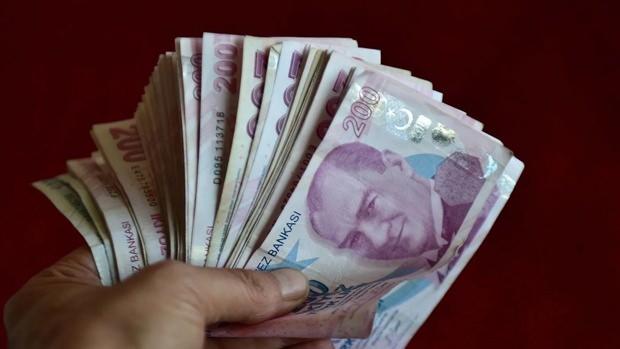 <p>Kurban Bayramı’na hazırlanan vatandaşlar, nakit ihtiyaçlarını karşılamak için faizsiz kredi seçeneklerine yöneliyor. Bankalar, bayram öncesinde güncellenen oranlarıyla dikkat çekiyor. İşte bayram kredisi fırsatları...</p>

<p> </p>
